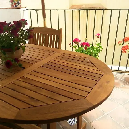 Charming + Balcony アパート *